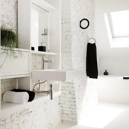 Maison Nationale Flats & 5*